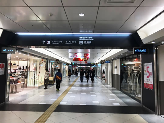 「ユニモール」をまっすぐ進みます。